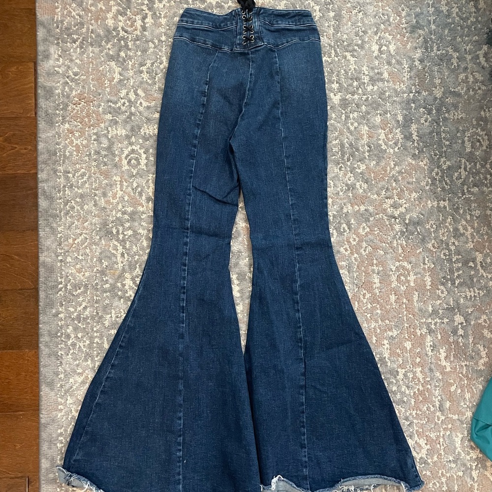 Free people bell bottom jeans - Picture 2 of 3